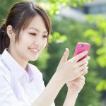 スマホする女性